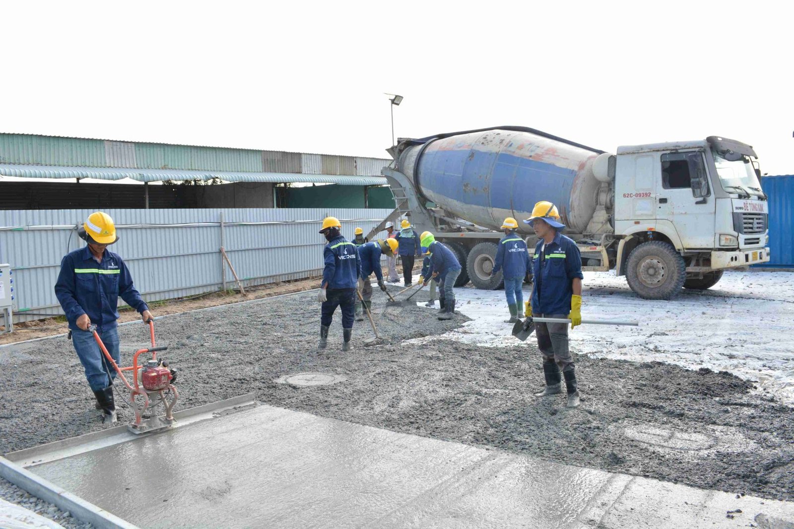 The Process of Pouring a Concrete Patio